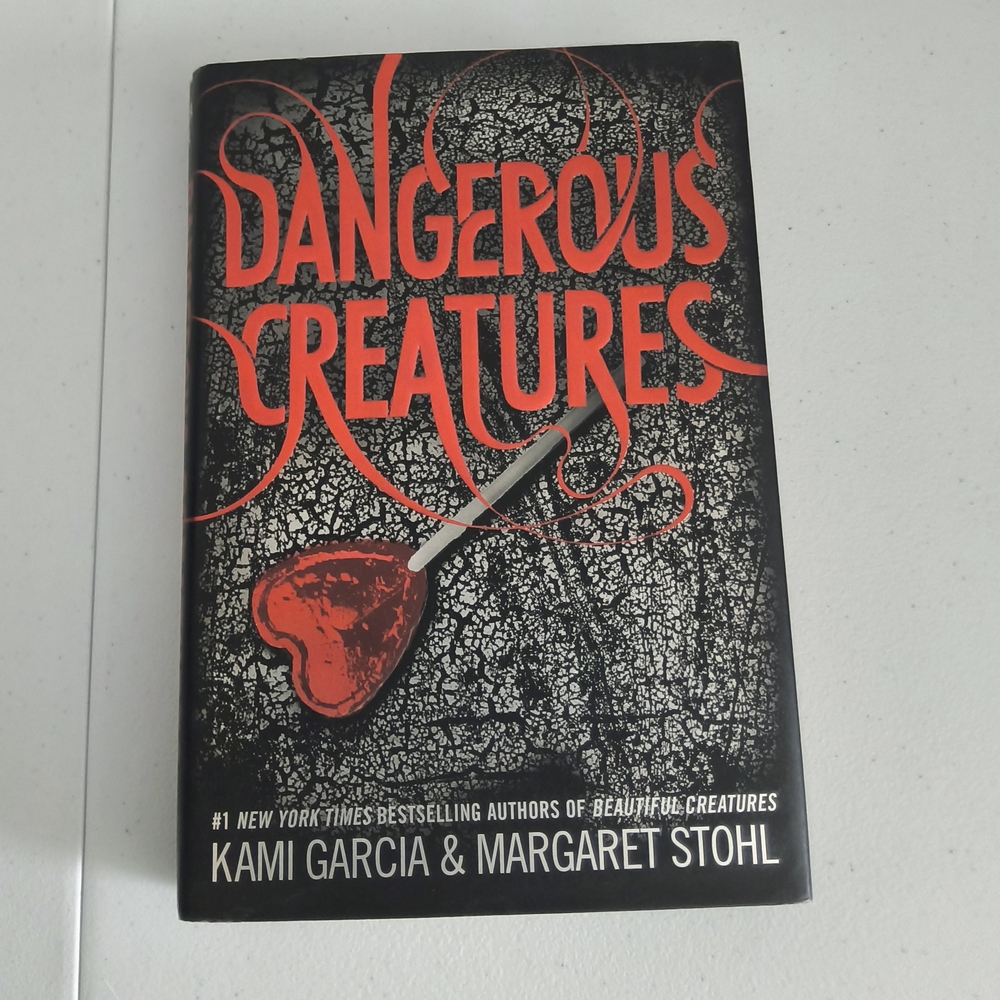Dangerous Creatures By Kami Garcia & Margaret Stohl Hardcover Book (New)